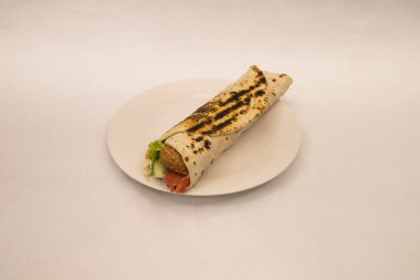 Yeni hazırlanmış yemek / yemek bir restoranda servis edilecek.