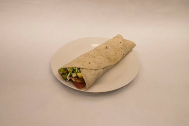 Yeni hazırlanmış yemek / yemek bir restoranda servis edilecek.