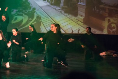 Yeni hazırlanmış yemek / yemek bir restoranda servis edilecek.