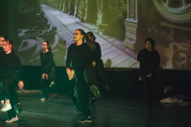 Yeni hazırlanmış yemek / yemek bir restoranda servis edilecek.