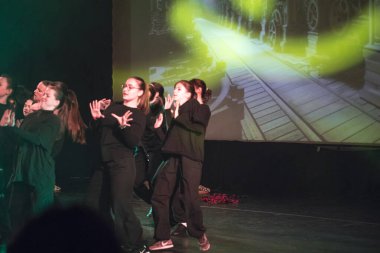 Yeni hazırlanmış yemek / yemek bir restoranda servis edilecek.