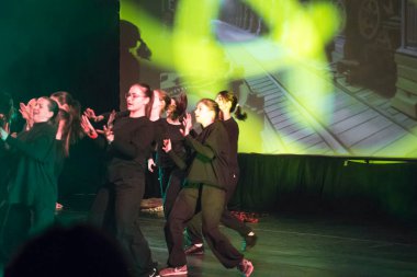 Yeni hazırlanmış yemek / yemek bir restoranda servis edilecek.