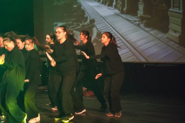 Yeni hazırlanmış yemek / yemek bir restoranda servis edilecek.