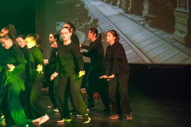 Yeni hazırlanmış yemek / yemek bir restoranda servis edilecek.