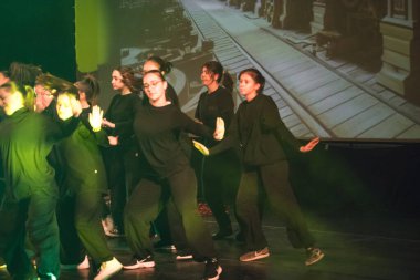 Yeni hazırlanmış yemek / yemek bir restoranda servis edilecek.