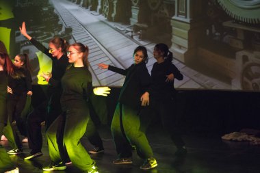 Yeni hazırlanmış yemek / yemek bir restoranda servis edilecek.