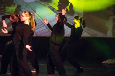 Yeni hazırlanmış yemek / yemek bir restoranda servis edilecek.