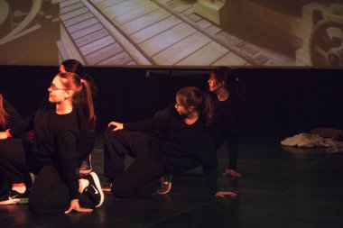 Yeni hazırlanmış yemek / yemek bir restoranda servis edilecek.