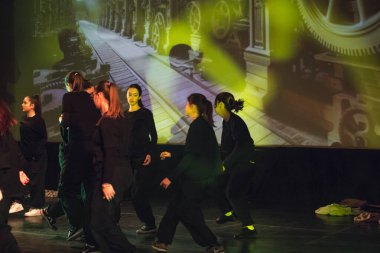 Yeni hazırlanmış yemek / yemek bir restoranda servis edilecek.