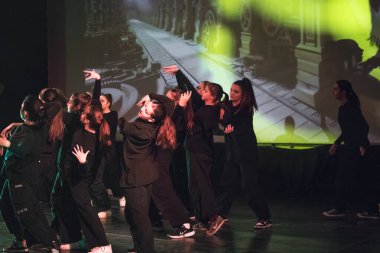 Yeni hazırlanmış yemek / yemek bir restoranda servis edilecek.