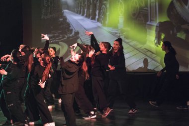 Yeni hazırlanmış yemek / yemek bir restoranda servis edilecek.