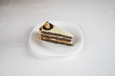 Yeni hazırlanmış yemek / yemek bir restoranda servis edilecek.