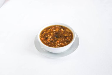 Yeni hazırlanmış yemek / yemek bir restoranda servis edilecek.