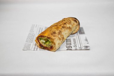 Yeni hazırlanmış yemek / yemek bir restoranda servis edilecek.