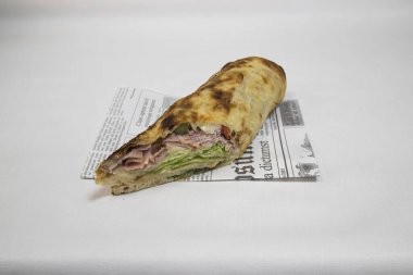 Yeni hazırlanmış yemek / yemek bir restoranda servis edilecek.