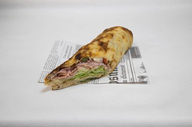 Yeni hazırlanmış yemek / yemek bir restoranda servis edilecek.