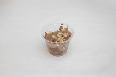 Yeni hazırlanmış yemek / yemek bir restoranda servis edilecek.