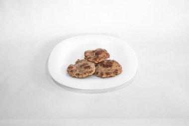 Yeni hazırlanmış yemek / yemek bir restoranda servis edilecek.