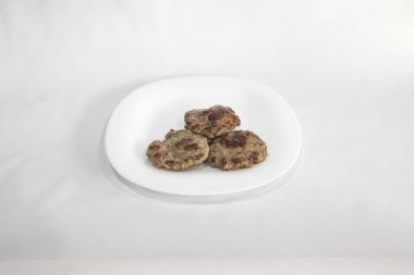 Yeni hazırlanmış yemek / yemek bir restoranda servis edilecek.