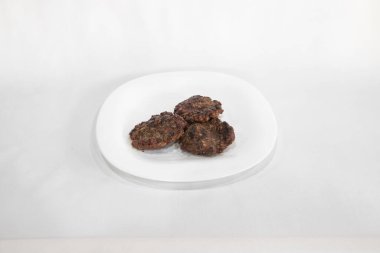 Yeni hazırlanmış yemek / yemek bir restoranda servis edilecek.