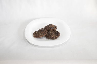 Yeni hazırlanmış yemek / yemek bir restoranda servis edilecek.