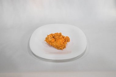 Yeni hazırlanmış yemek / yemek bir restoranda servis edilecek.