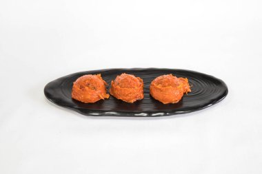 Yeni hazırlanmış yemek / yemek bir restoranda servis edilecek.