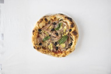 Yeni hazırlanmış yemek / yemek bir restoranda servis edilecek.