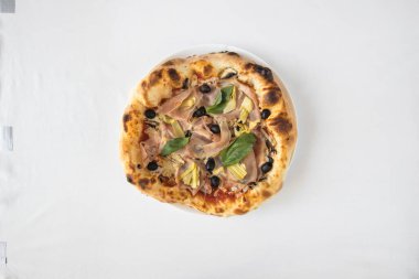 Yeni hazırlanmış yemek / yemek bir restoranda servis edilecek.