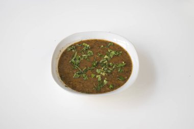 Yeni hazırlanmış yemek / yemek bir restoranda servis edilecek.