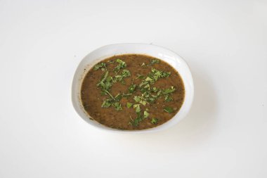 Yeni hazırlanmış yemek / yemek bir restoranda servis edilecek.