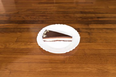 Yeni hazırlanmış yemek / yemek bir restoranda servis edilecek.