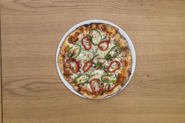 Yeni hazırlanmış yemek / yemek bir restoranda servis edilecek.