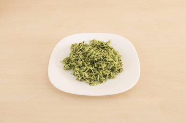 Yeni hazırlanmış yemek / yemek bir restoranda servis edilecek.