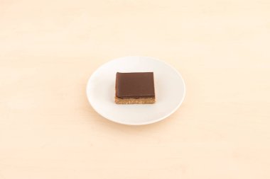 Yeni hazırlanmış yemek / yemek bir restoranda servis edilecek.