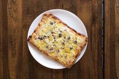 Yeni hazırlanmış yemek / yemek bir restoranda servis edilecek.