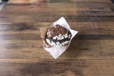 Yeni hazırlanmış yemek / yemek bir restoranda servis edilecek.