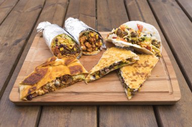 Yeni hazırlanmış yemek / yemek bir restoranda servis edilecek.