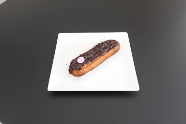 Yeni hazırlanmış yemek / yemek bir restoranda servis edilecek.