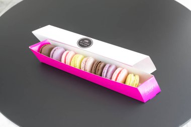 Yeni hazırlanmış yemek / yemek bir restoranda servis edilecek.