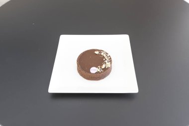 Yeni hazırlanmış yemek / yemek bir restoranda servis edilecek.