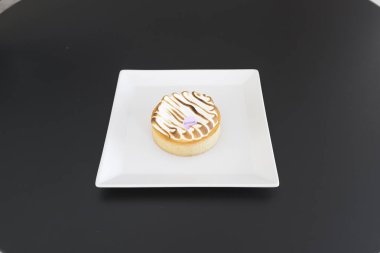 Yeni hazırlanmış yemek / yemek bir restoranda servis edilecek.