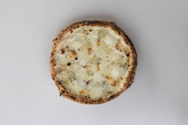 Yeni hazırlanmış yemek / yemek bir restoranda servis edilecek.