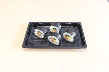 Yeni hazırlanmış yemek / yemek bir restoranda servis edilecek.