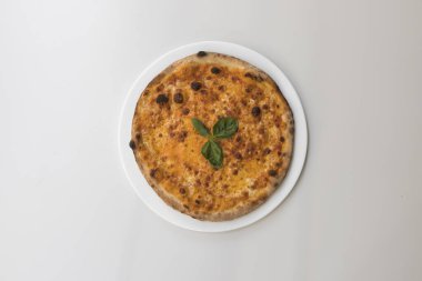 Yeni hazırlanmış yemek / yemek bir restoranda servis edilecek.