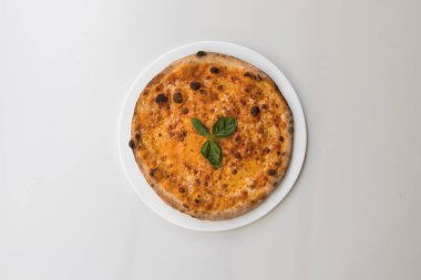 Yeni hazırlanmış yemek / yemek bir restoranda servis edilecek.