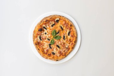 Yeni hazırlanmış yemek / yemek bir restoranda servis edilecek.