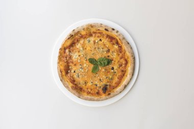 Yeni hazırlanmış yemek / yemek bir restoranda servis edilecek.