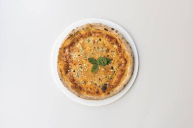 Yeni hazırlanmış yemek / yemek bir restoranda servis edilecek.