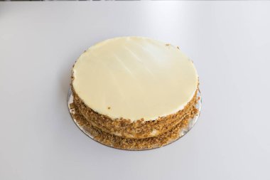 Yeni hazırlanmış yemek / yemek bir restoranda servis edilecek.